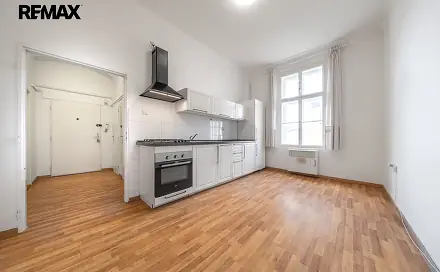Pronájem bytu 2+1 73 m², Prvního pluku, Praha 8 - Karlín