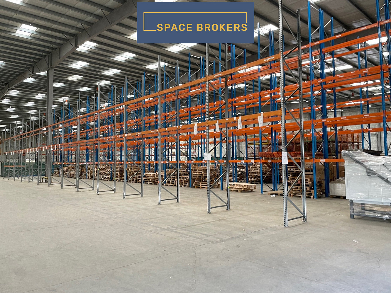 Pronájem skladovacích prostor 2 300 m² – fotografie 4