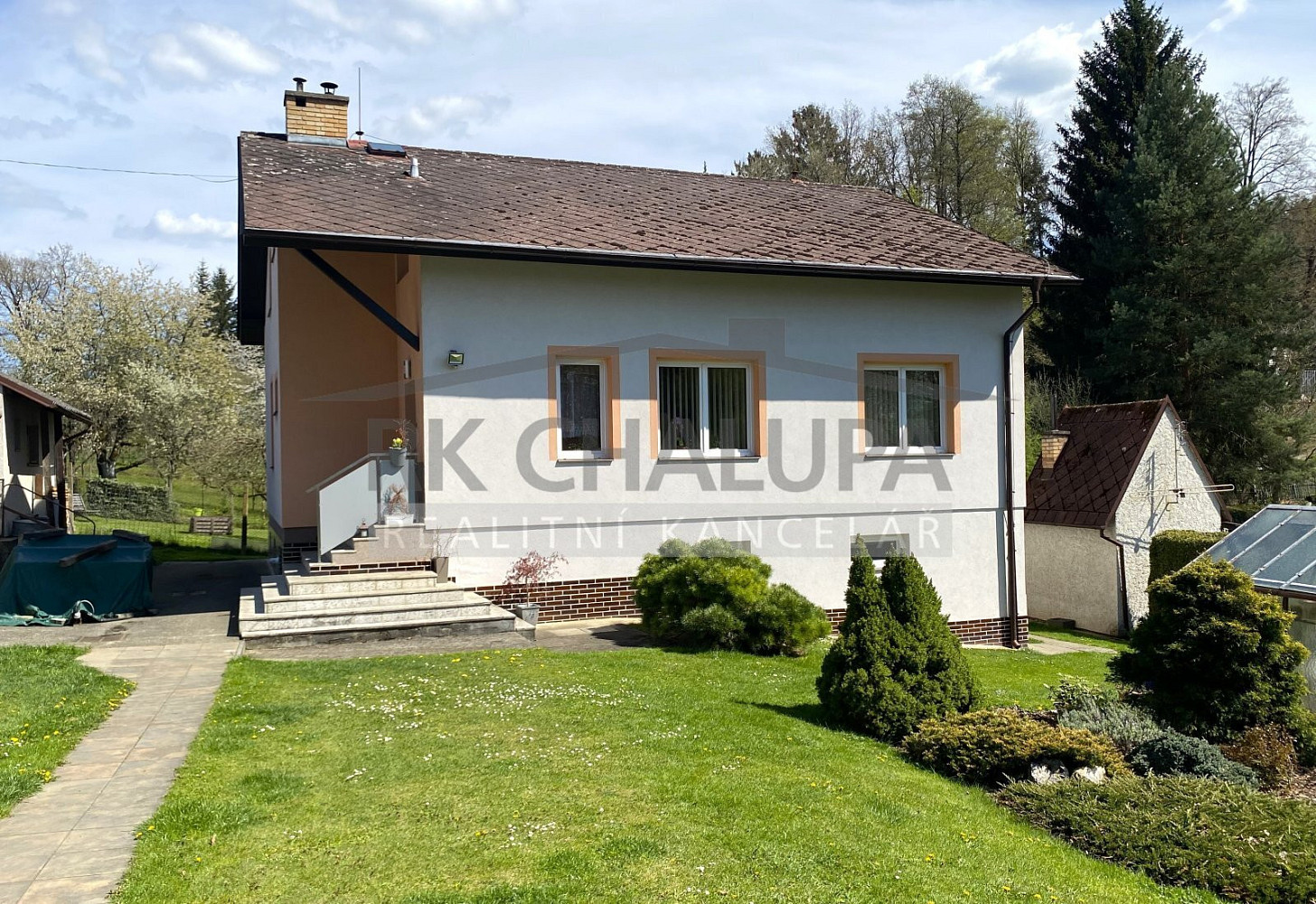 Prodej domu 300 m² s pozemkem 824 m² – fotografie 2