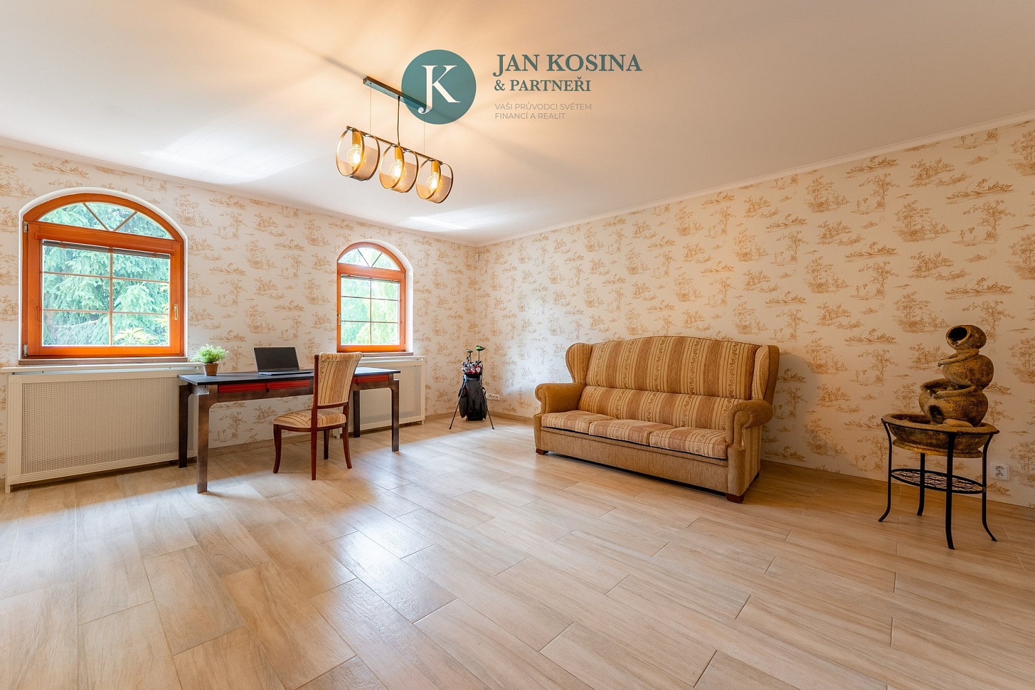 Prodej domu 236 m² s pozemkem 921 m² – fotografie 2