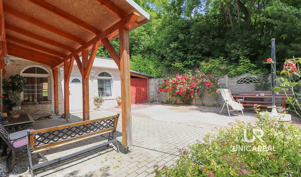 Prodej domu 230 m² s pozemkem 1 573 m², Ořechov – náhled fotky 2