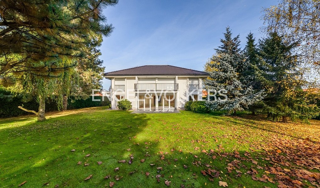 Pronájem bytu 4+kk 175 m², Průhonice – fotka 1 z 13