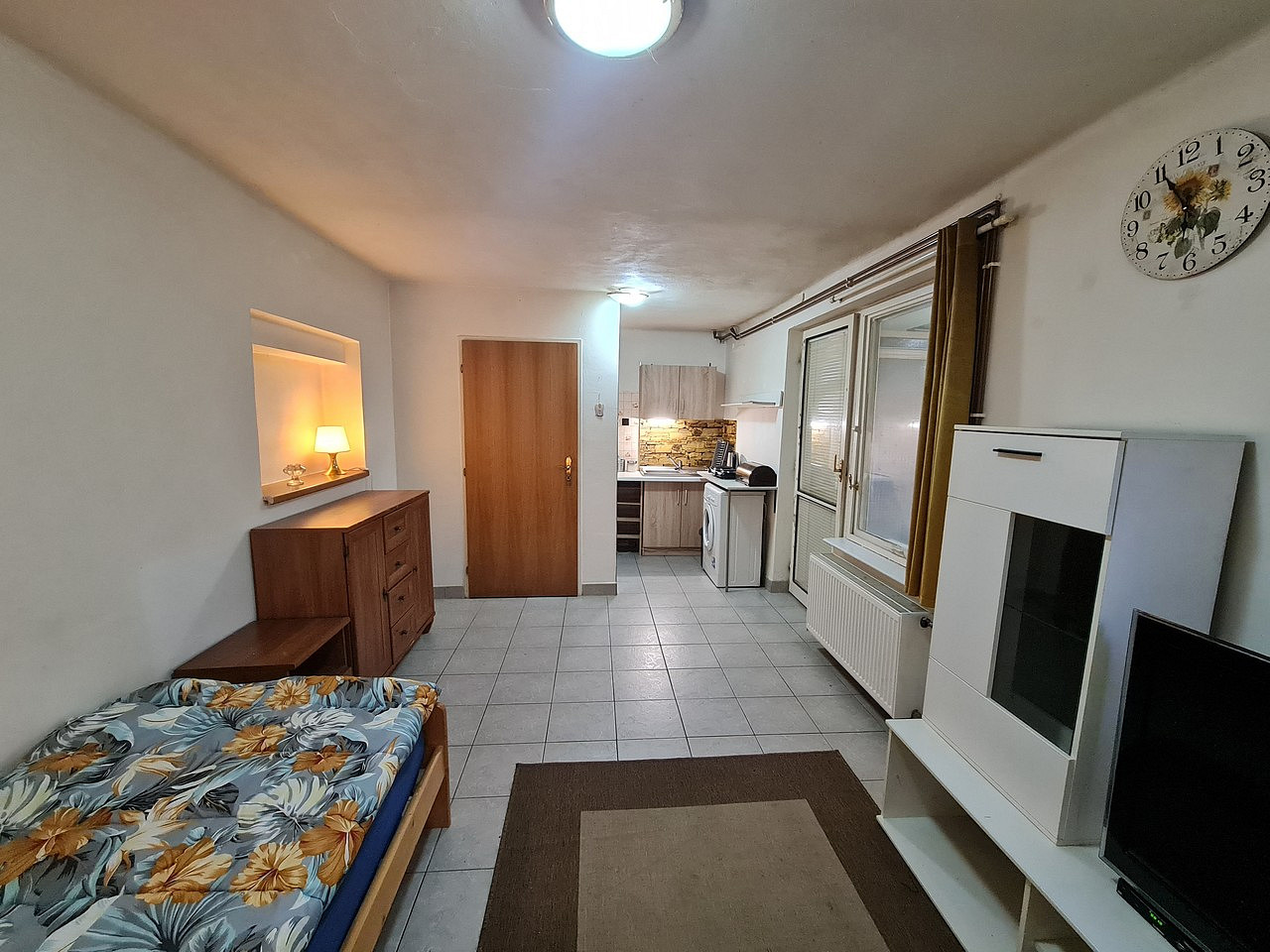 Pronájem bytu 1+kk 45 m² – fotografie 2
