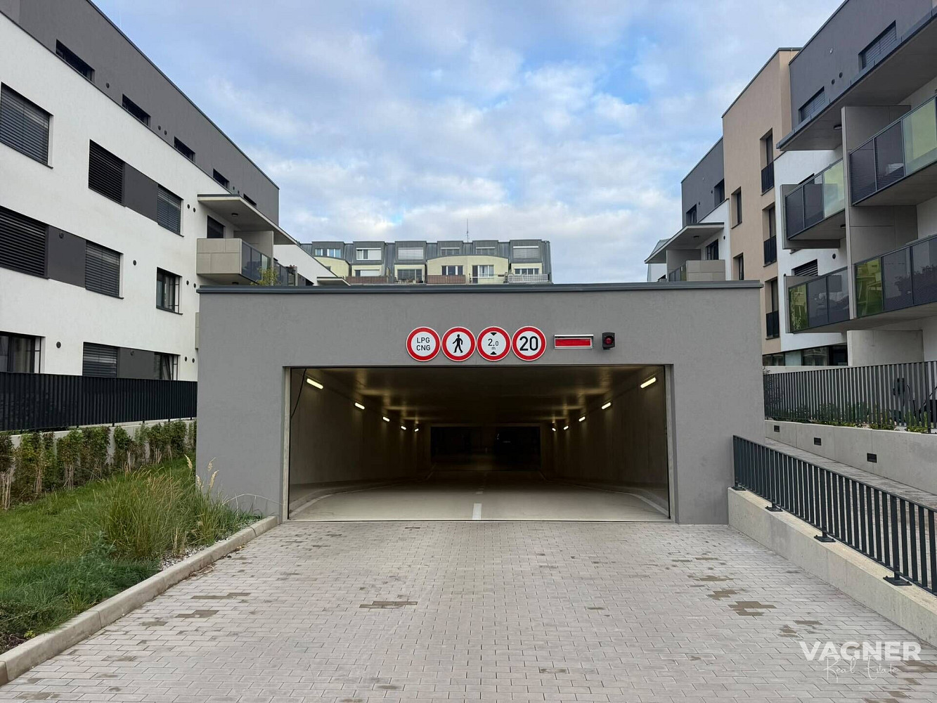 Prodej garážové stání v novostavbě, 28 m2, ulice Nebřenická, Praha 11 - Chodov