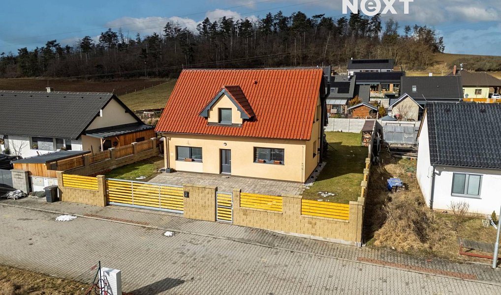 Prodej domu 130 m² s pozemkem 688 m², Králův Dvůr – fotka 1 z 29