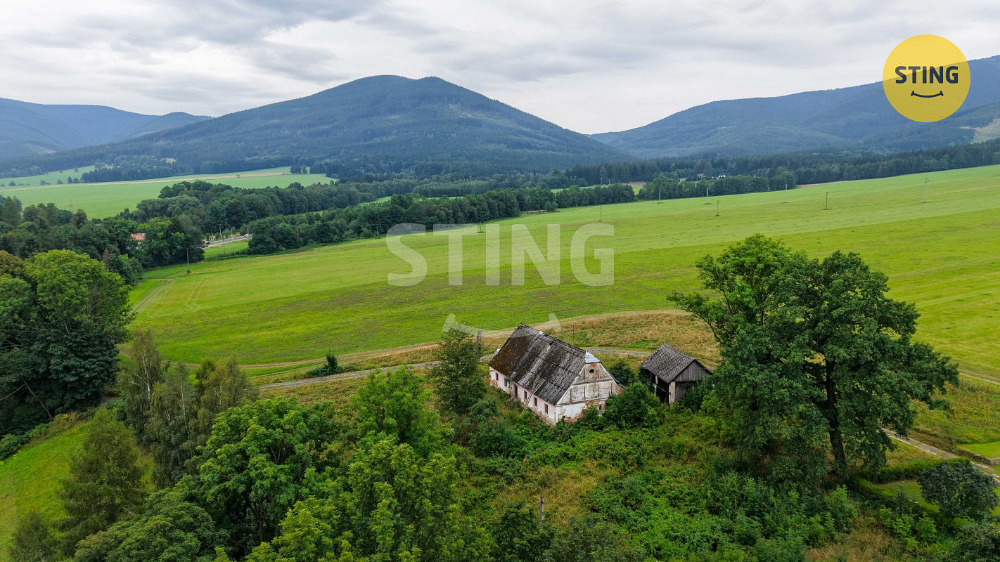 Prodej stavebního pozemku 1 046 m² – fotografie 3