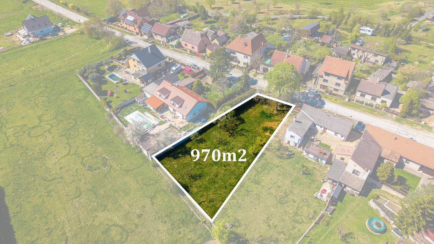 Prodej stavebního pozemku 970 m² — photo 2
