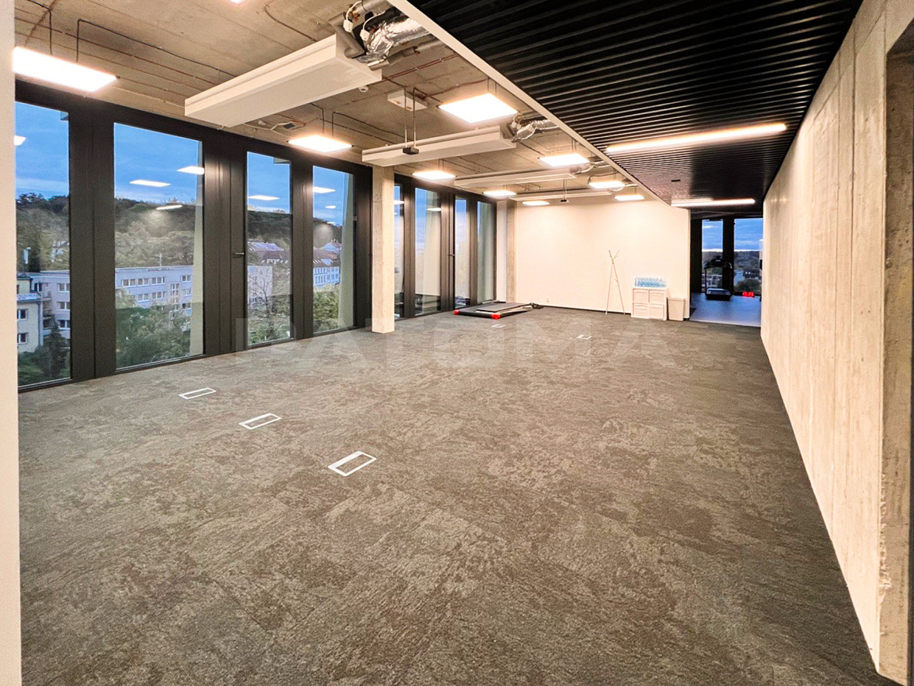 Pronájem kanceláře 447 m² – fotografie 2
