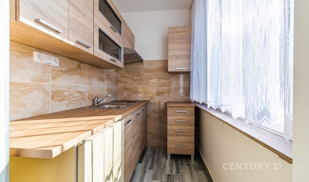 Pronájem bytu 1+kk 32 m², Kladno – náhled fotky 2