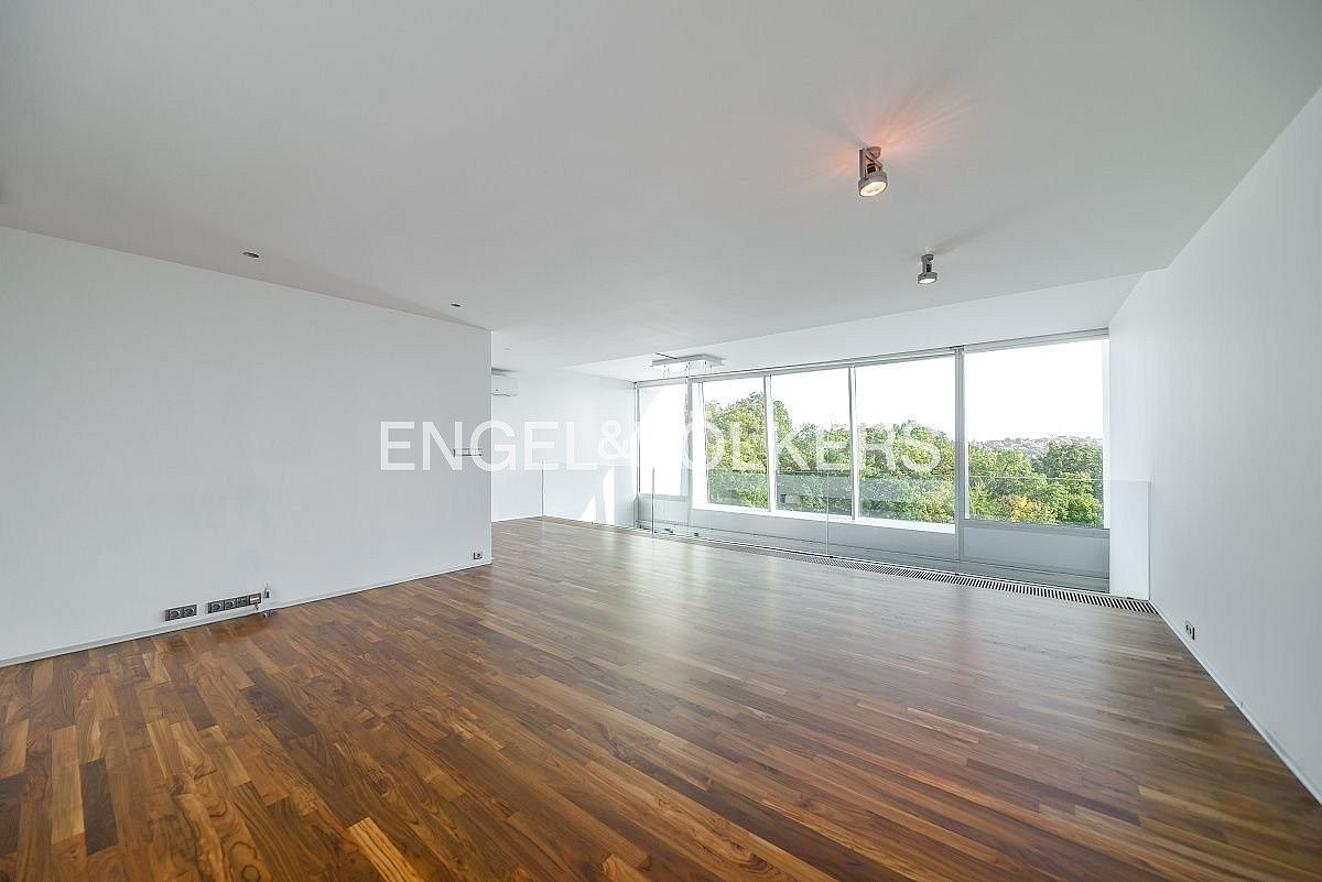 Pronájem bytu 6+kk 297 m² — photo 4