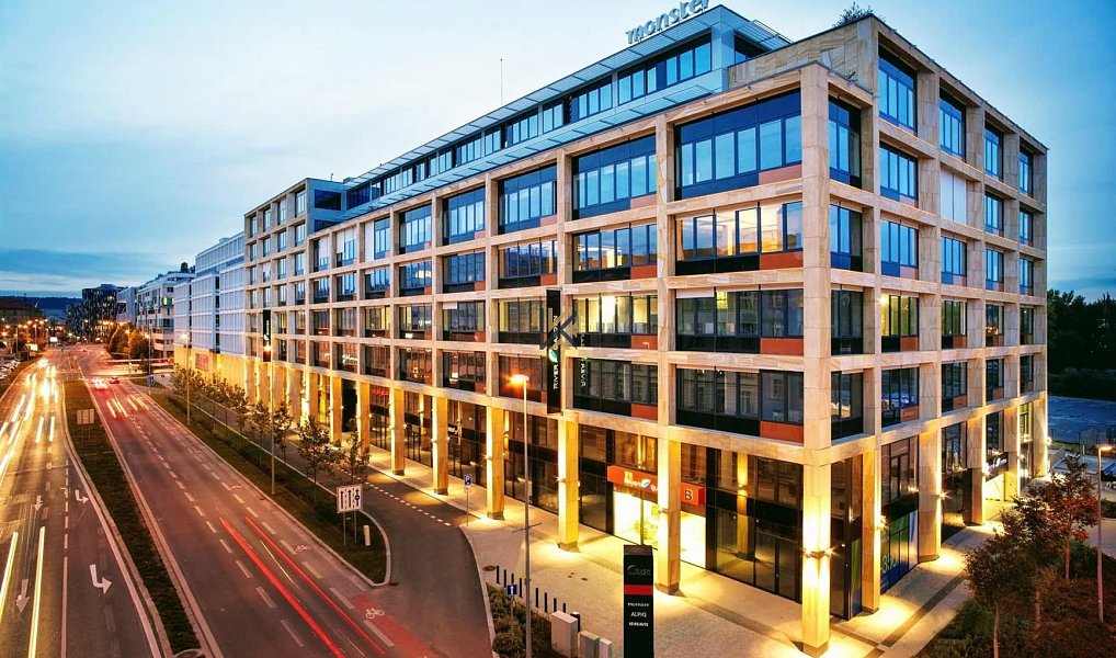 Pronájem kanceláře 920 m², Praha – fotka 1 z 8