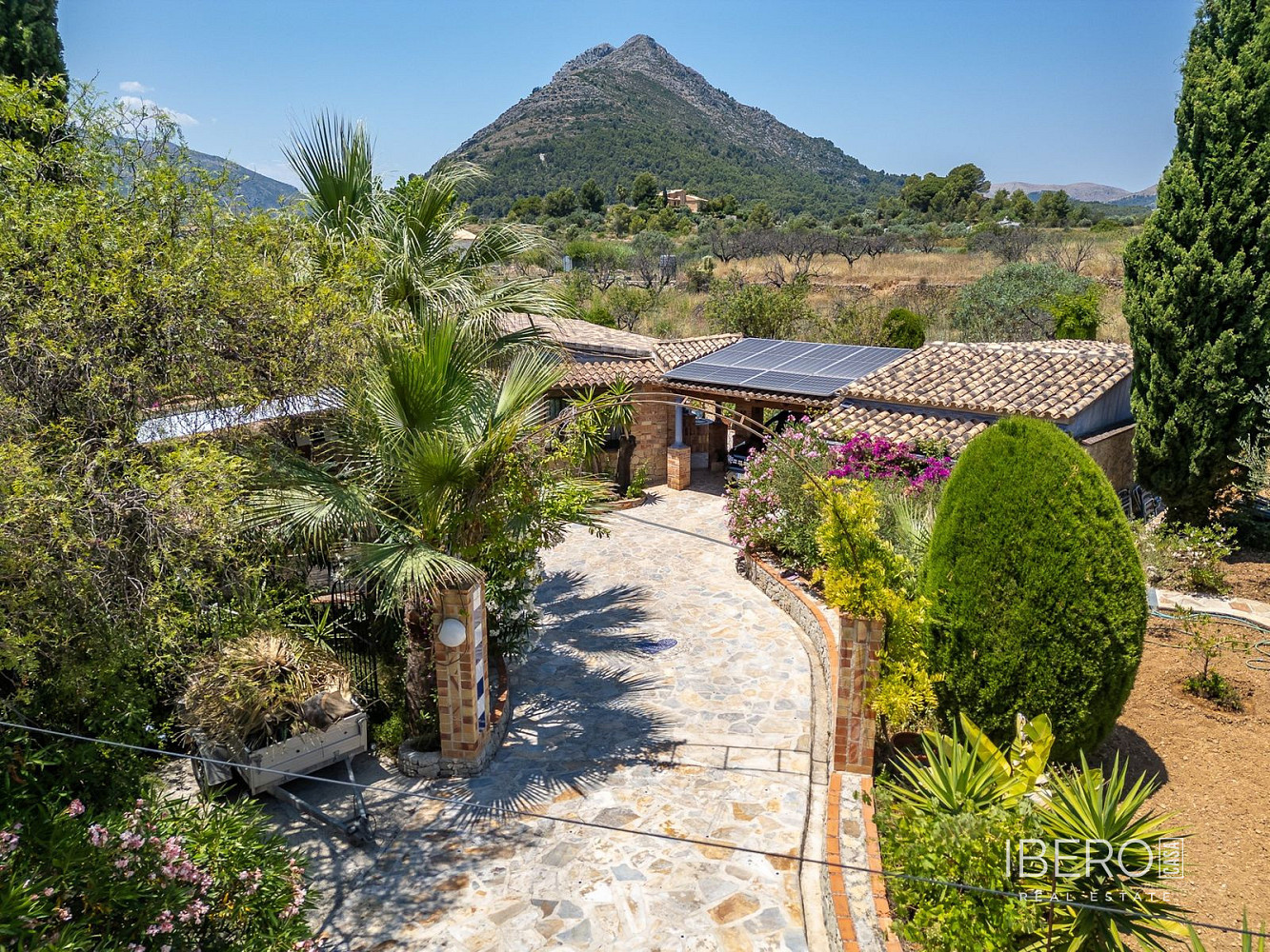 Prodej domu 230 m² s pozemkem 2 300 m²
