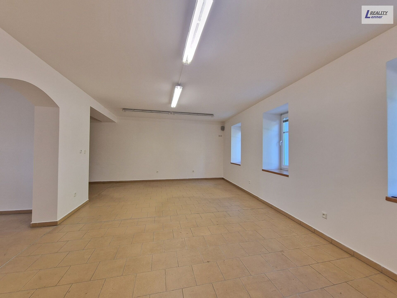 Pronájem kanceláře 50 m² – fotografie 3