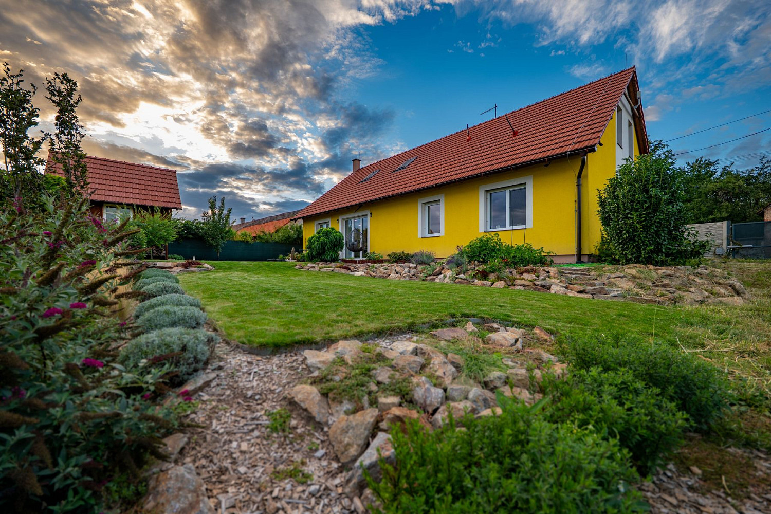 Prodej domu 200 m² s pozemkem 950 m² – fotografie 2