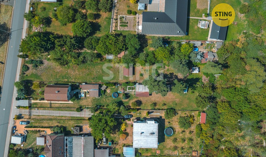 Prodej stavebního pozemku 1 252 m², Holice – fotka 1 z 13