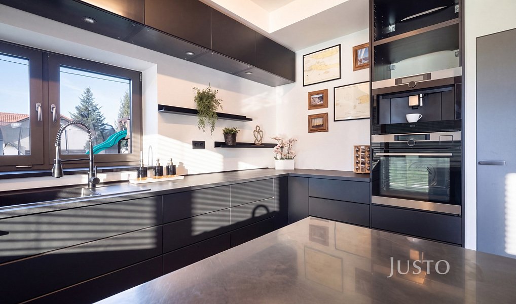 Prodej domu 349 m² s pozemkem 1 385 m², Ohrobec – náhled fotky 14