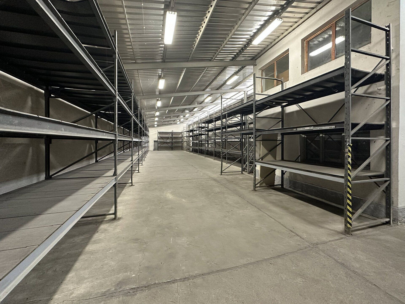 Pronájem skladovacích prostor 1 700 m² – fotografie 5