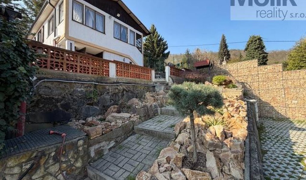 Prodej chaty/chalupy 777 m² s pozemkem 733 m², Dolní Zálezly – fotka 1 z 33
