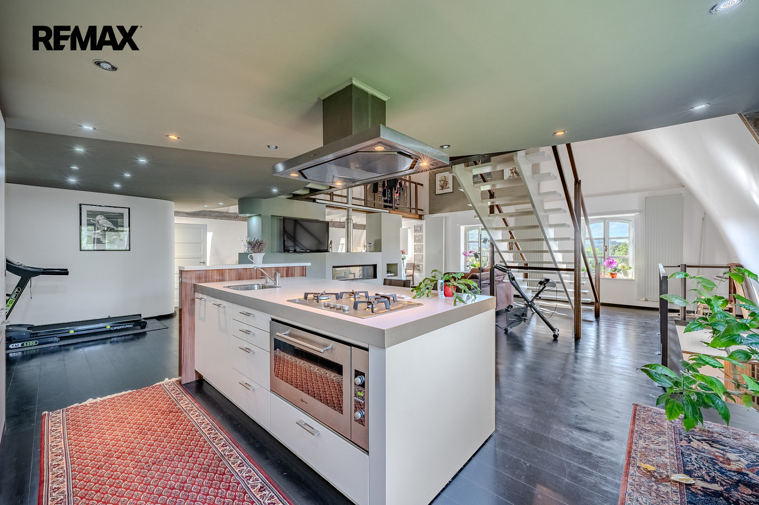 Prodej domu 750 m² s pozemkem 8 338 m² - Näkymä 2