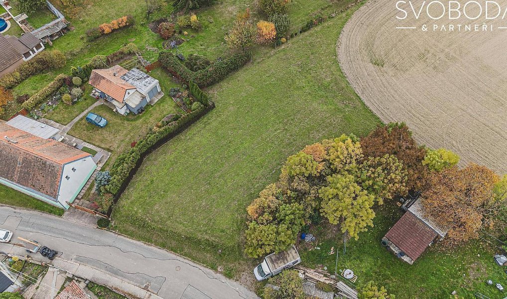 Prodej stavebního pozemku 1 006 m², Jankovice – náhled fotky 2