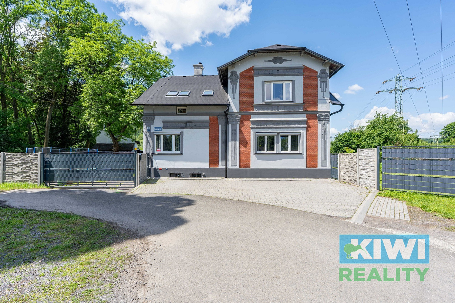 Prodej domu 258 m² s pozemkem 2 600 m²