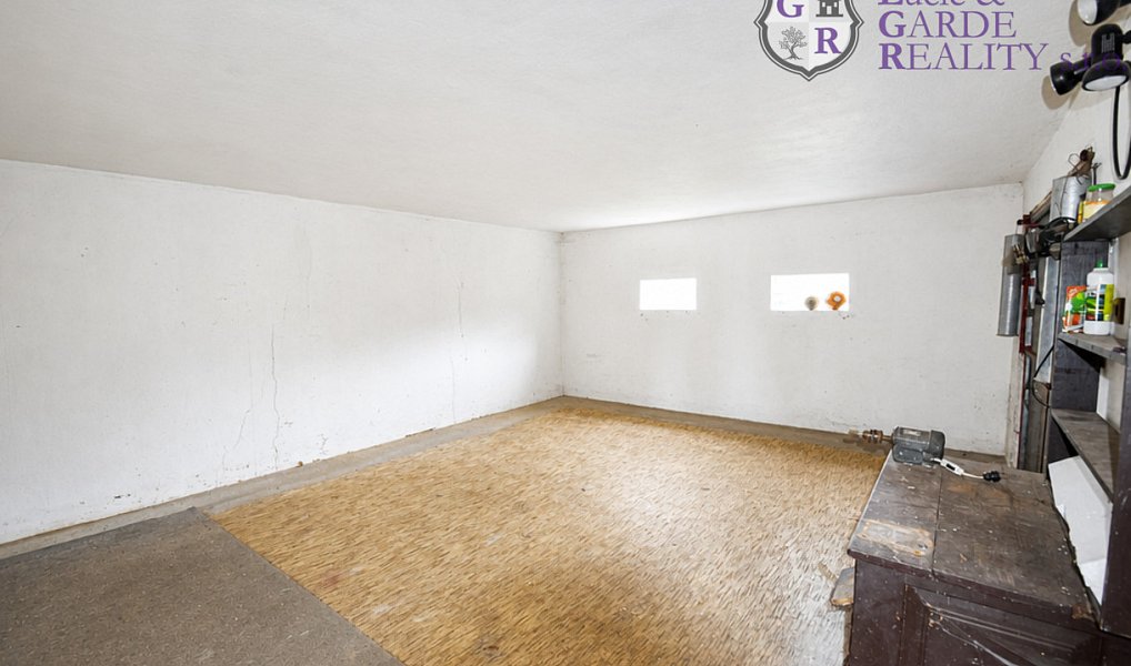 Prodej stavebního pozemku 929 m², Jesenice – náhled fotky 8