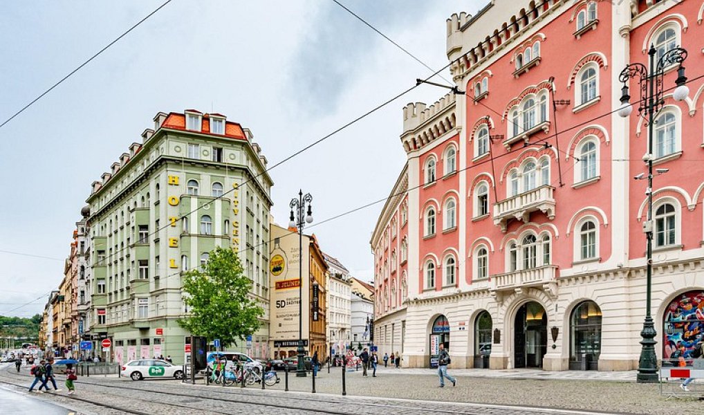 Pronájem kanceláře 221 m², Praha – fotka 1 z 19