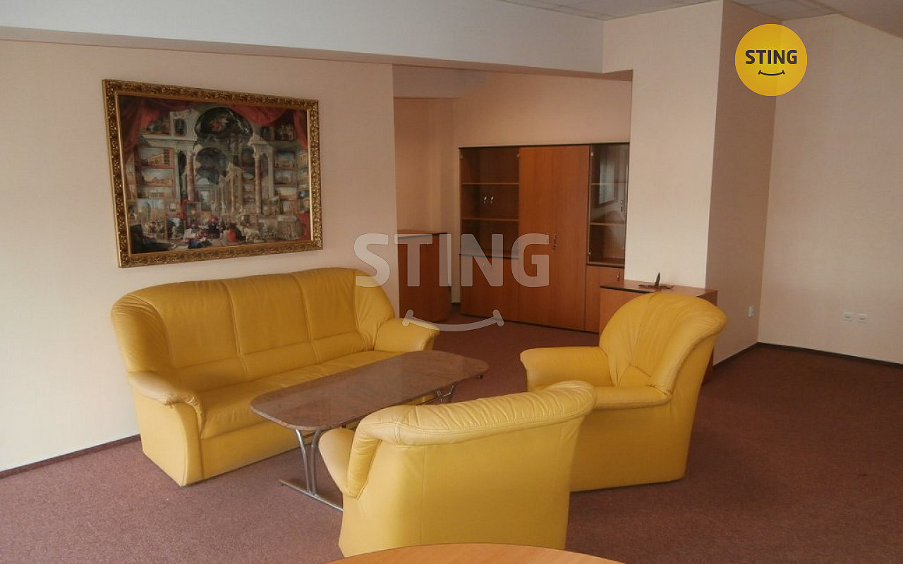 Pronájem kanceláře 412 m²
