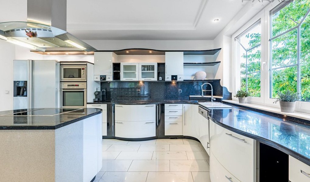 Prodej domu 454 m² s pozemkem 1 837 m², Dolní Břežany – náhled fotky 10