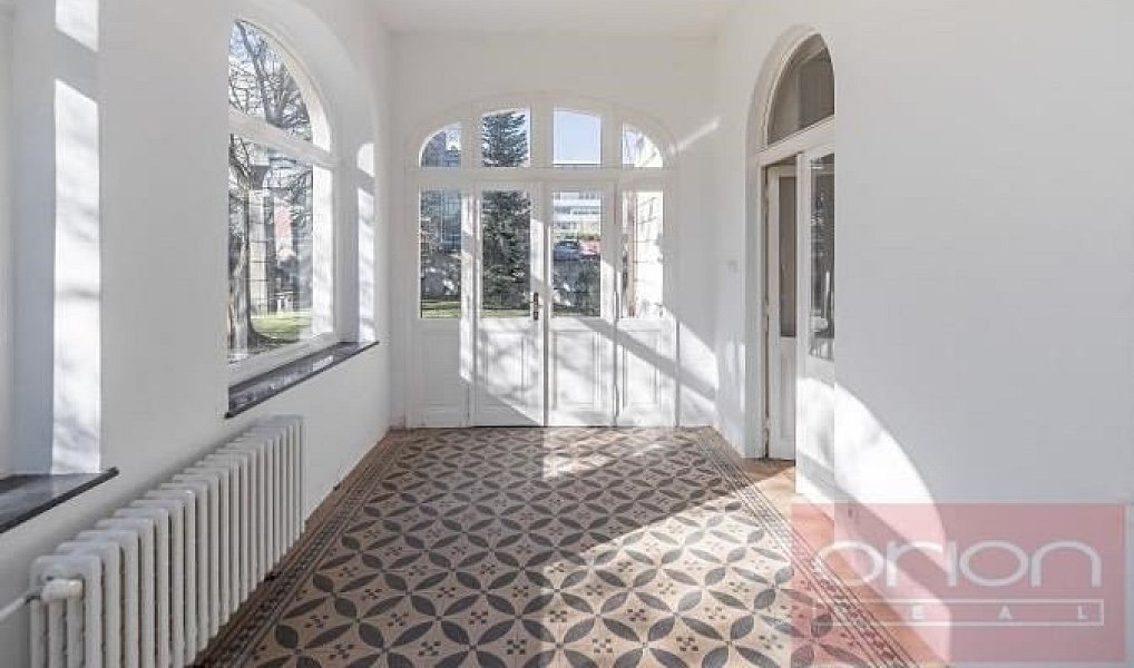 Pronájem domu 827 m² s pozemkem 8 770 m², Praha – náhled fotky 3