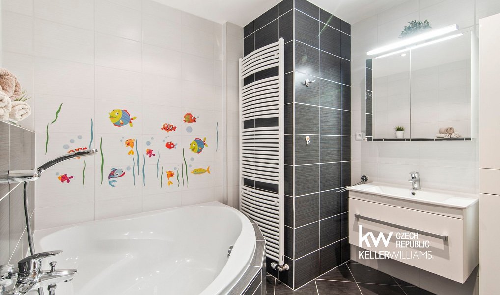Prodej bytu 4+kk 95 m², Praha – náhled fotky 36