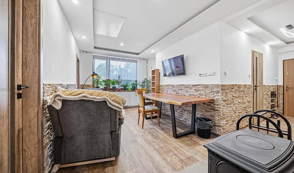 Prodej bytu 3+1 76 m², Všestary – fotka 1 z 25