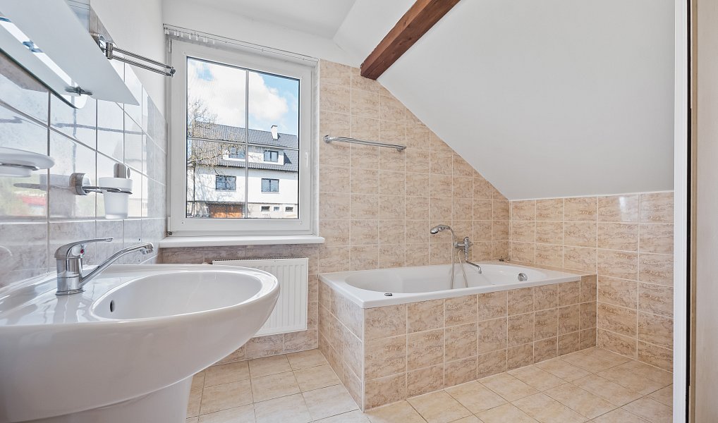 Prodej domu 395 m², Zádveřice-Raková – náhled fotky 22