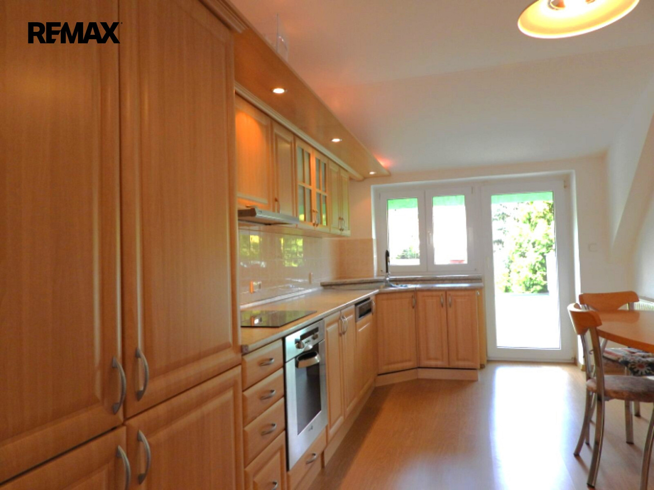 Pronájem bytu 2+kk 77 m²