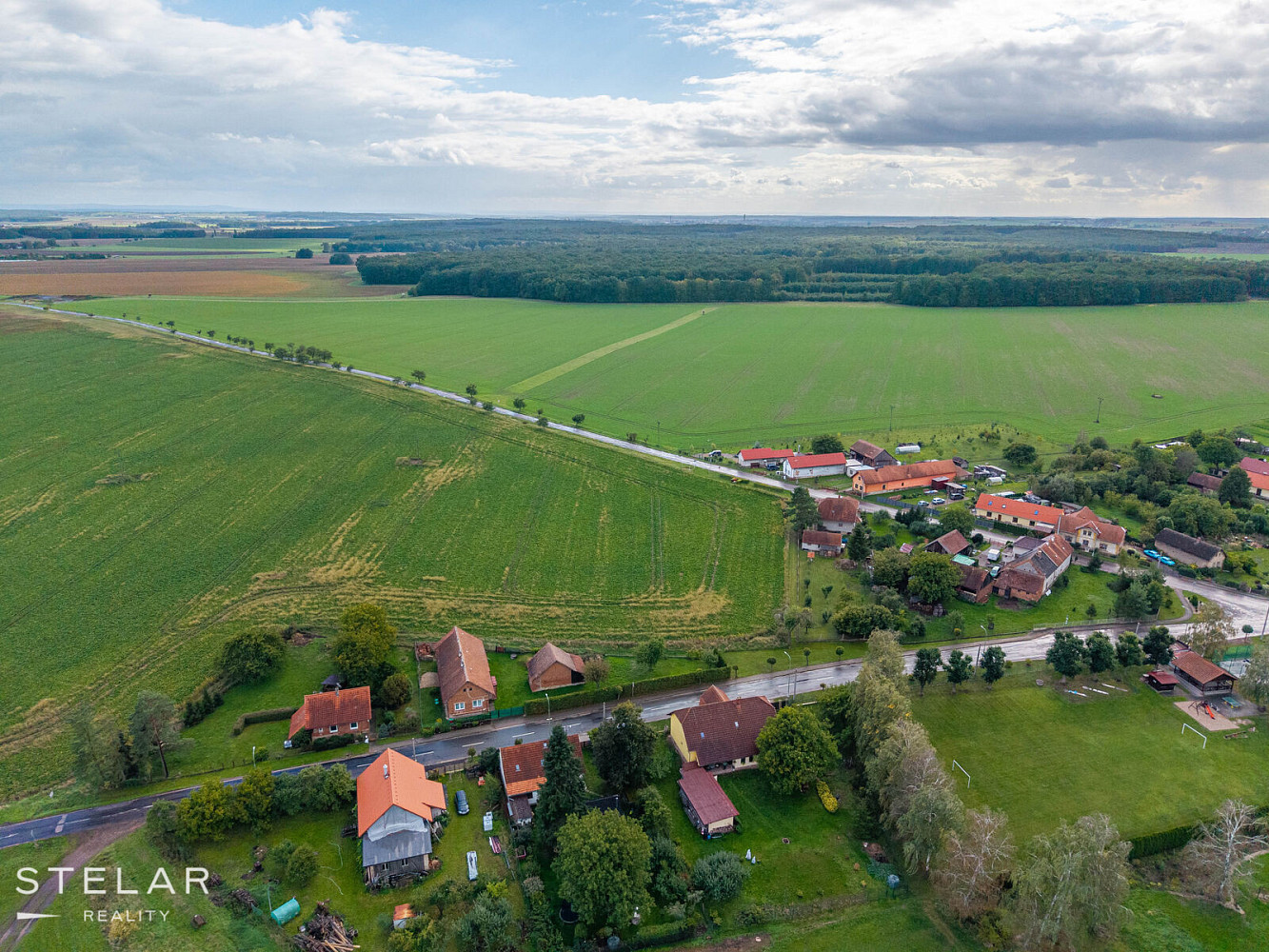 Prodej stavebního pozemku 3 812 m² – fotografie 3