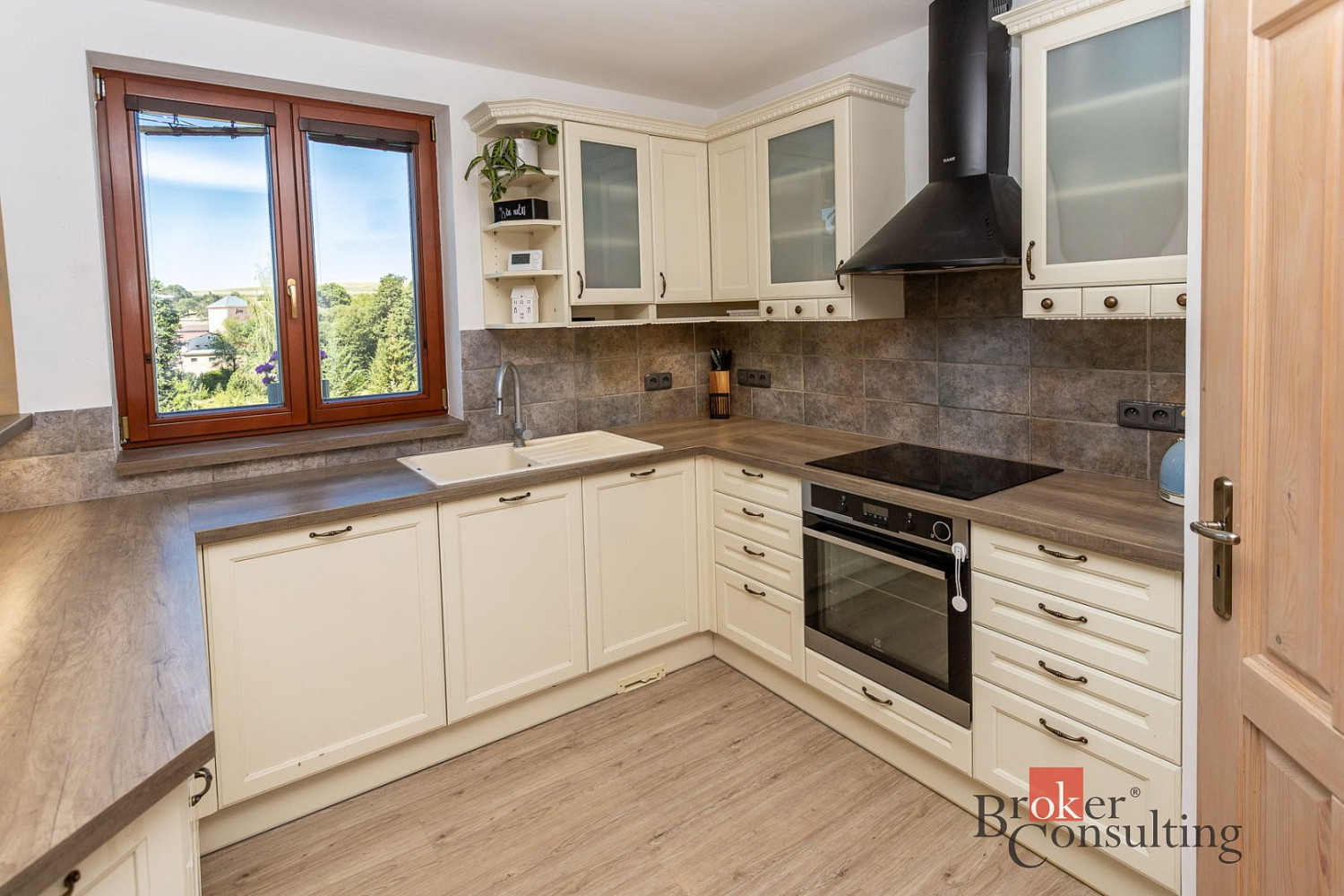 Prodej domu 200 m² s pozemkem 926 m² – fotografie 2