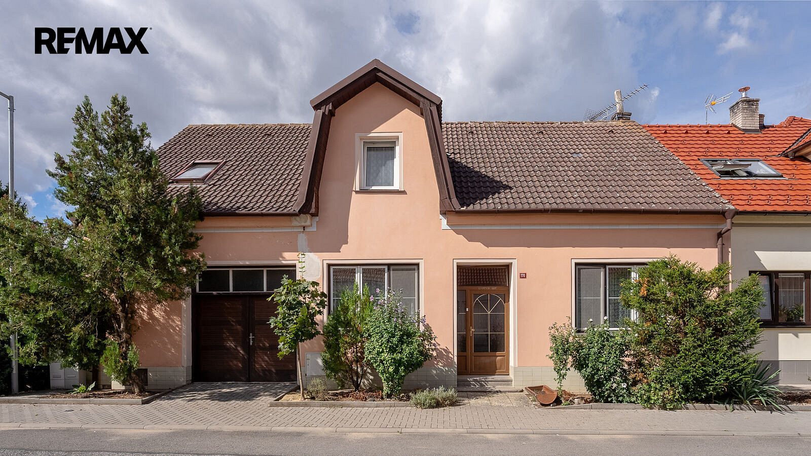 Prodej domu 218 m² s pozemkem 317 m²
