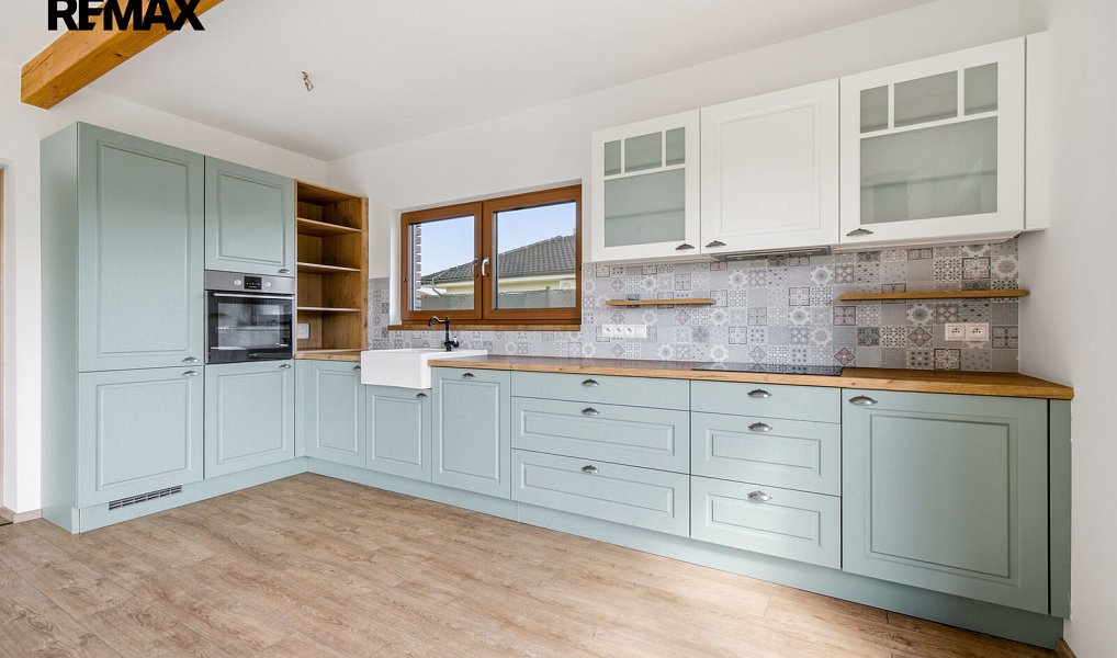 Prodej domu 85 m² s pozemkem 3 925 m², Tišice – fotka 1 z 37