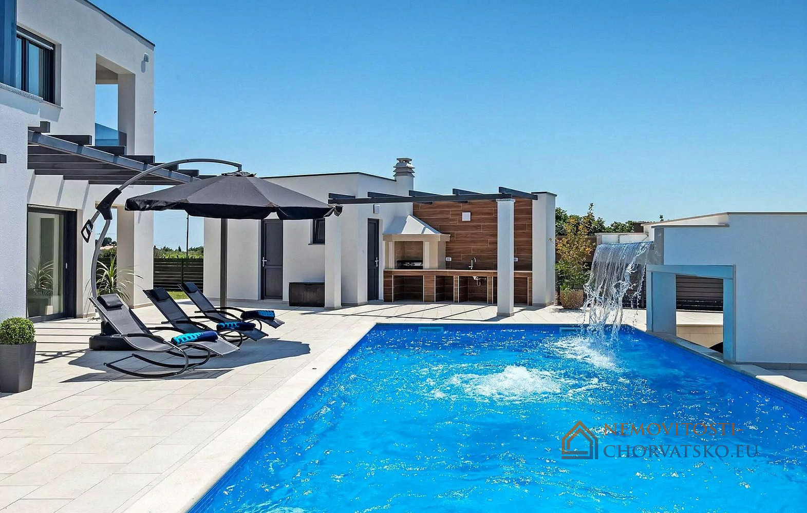 Prodej domu 280 m² s pozemkem 692 m² - Widok 6