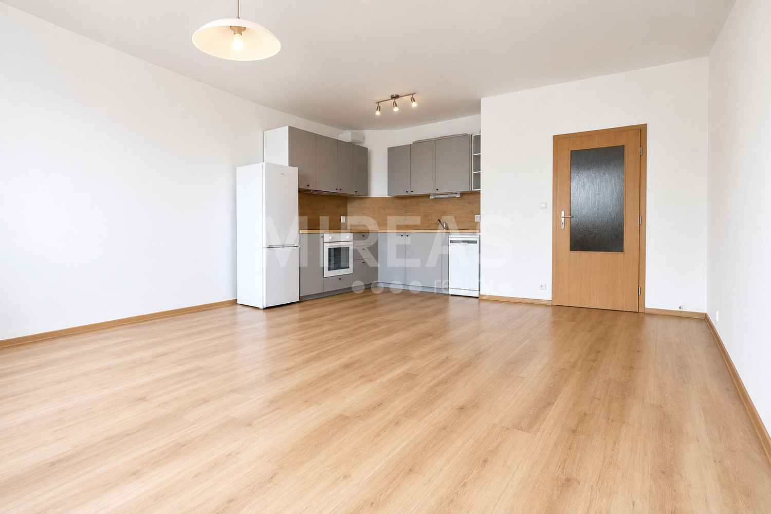 Pronájem bytu 2+kk 58 m² – fotografie 3