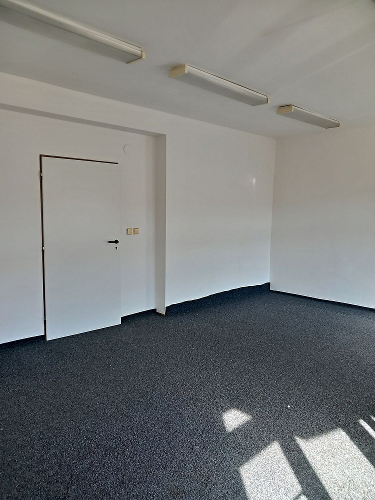 Pronájem kanceláře 17 m² – fotografie 4