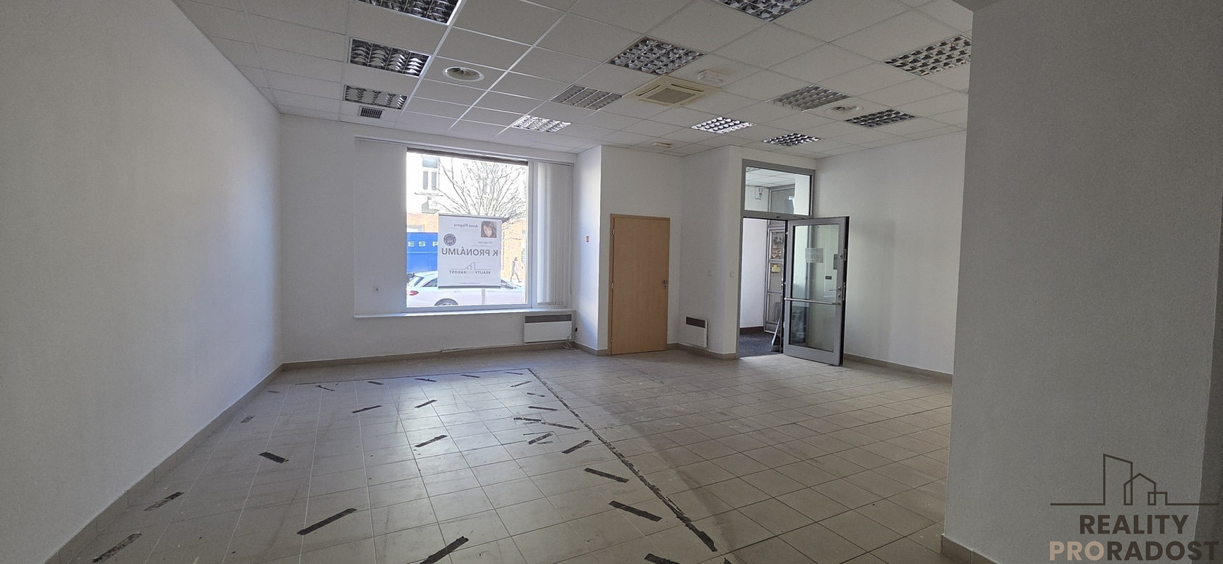 Pronájem obchodních prostor 110 m² – fotografie 3