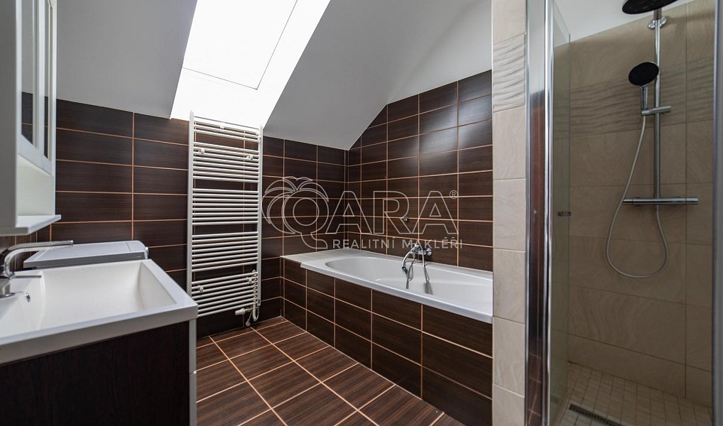 Prodej bytu 5+kk 117 m², Holubice – náhled fotky 10