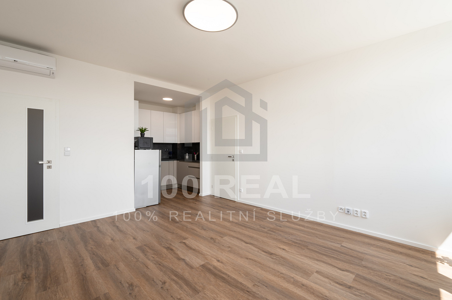 Pronájem bytu 2+kk 52 m² – fotografie 3
