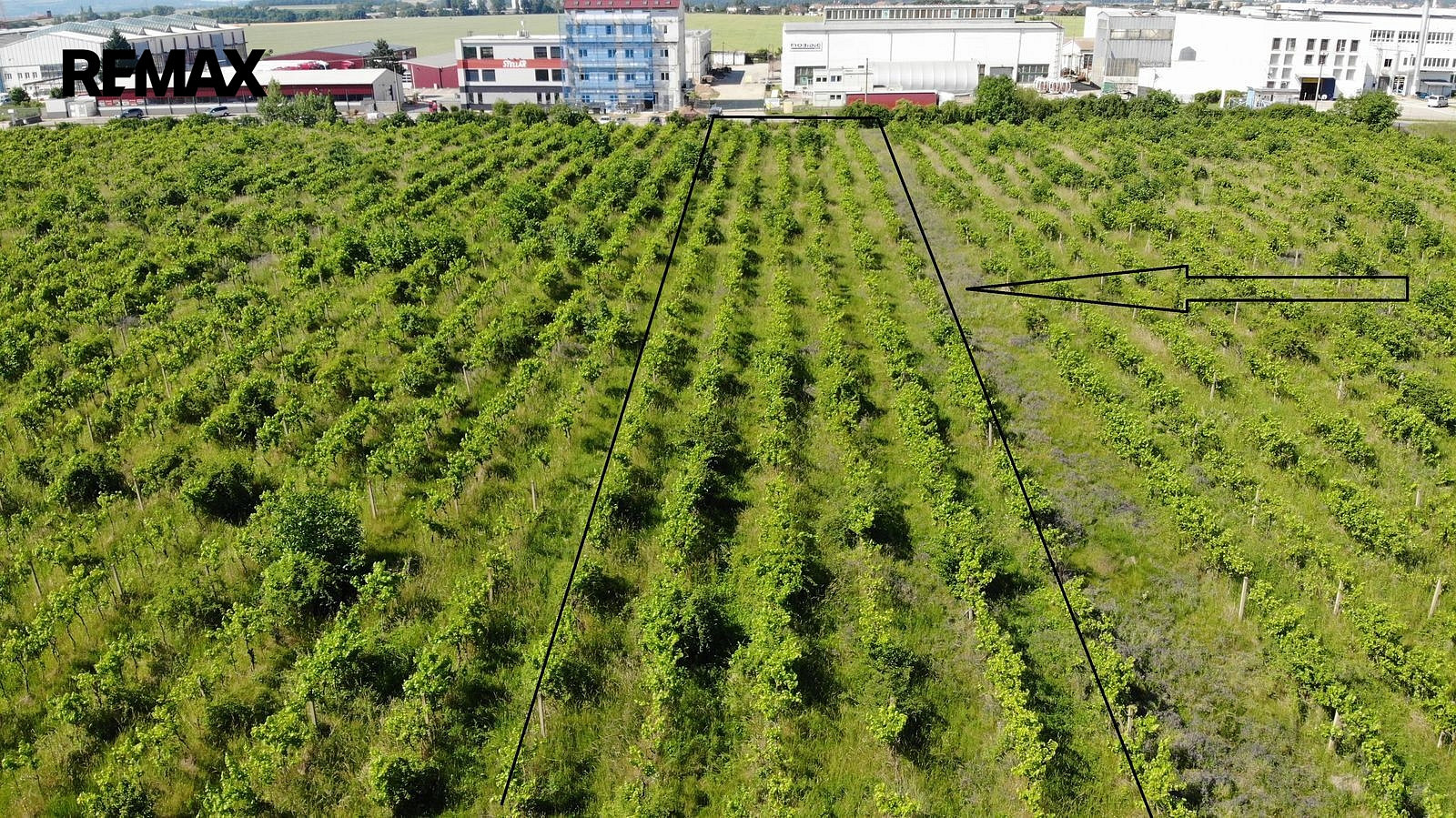 Prodej komerčního pozemku 2 465 m²