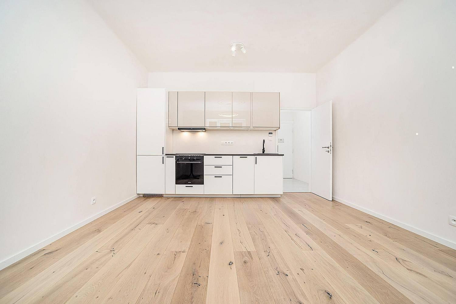 Pronájem bytu 1+kk 30 m² — photo 2