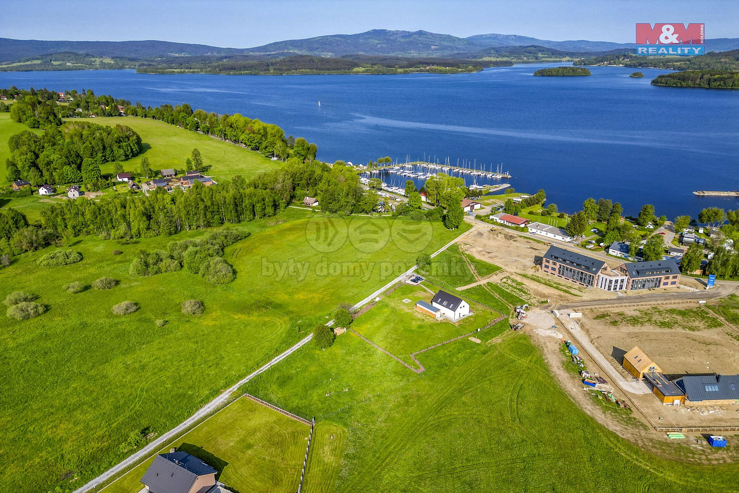 Prodej stavebního pozemku 1 647 m² – fotografie 4