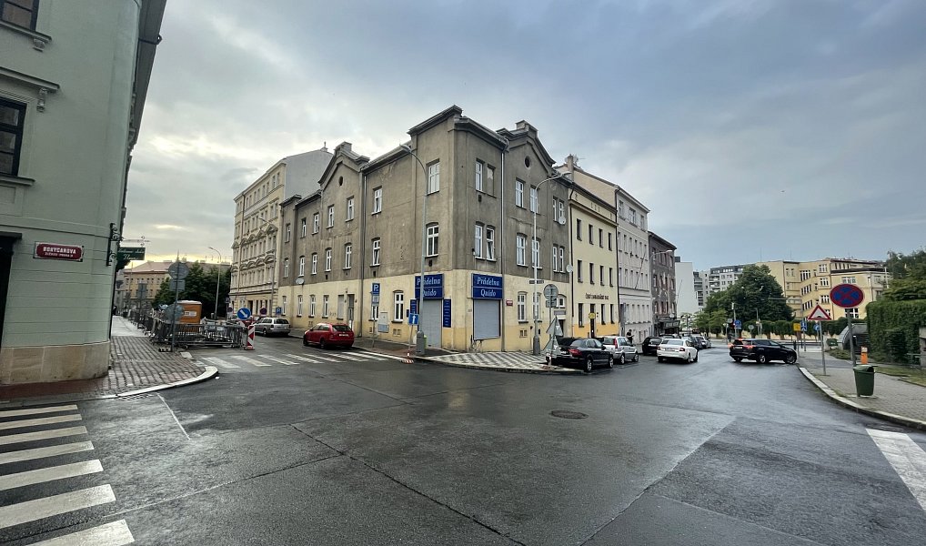 Pronájem garážového stání – Praha 3, Lupáčova | 2,5 × 5,1 m | volné ihned, Praha – náhled fotky 4