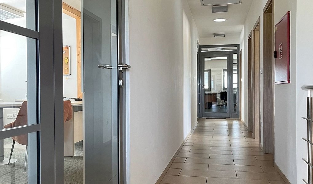 Pronájem kanceláře 35 m², Dvůr Králové nad Labem – náhled fotky 4
