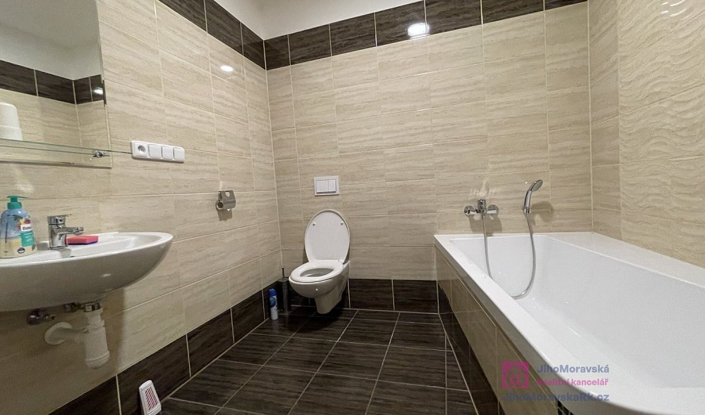 Prodej ubytovacího objektu 664 m², Bulhary – náhled fotky 13